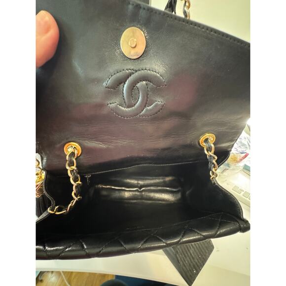 Chanel vintage double flap bag with chain shoulder bag.  Black - Picture 16 of 16